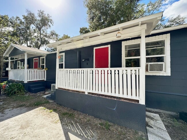 Building Photo - Cozy 2 Bedroom, 1 Bathroom in Fifth Avenue...