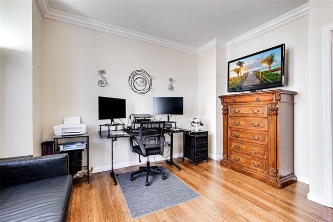 Building Photo - 511 SE 5 Ave