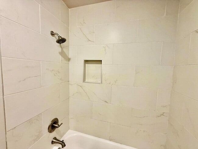 Building Photo - 909 Manchester Ct