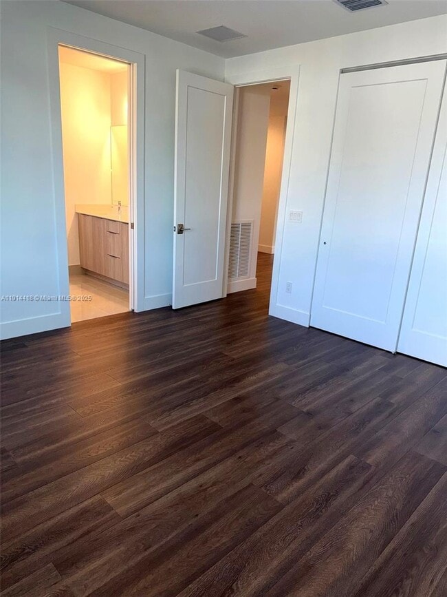 Building Photo - 1438 SW 23rd St