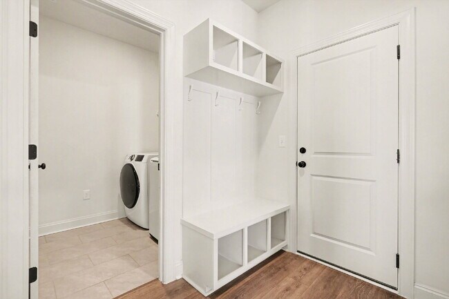 Building Photo - "Spacious 4-Bedroom Retreat with 3.5 Baths in Charming Mt. Juliet!" Beautiful Almost 1/2 Acre Lot...