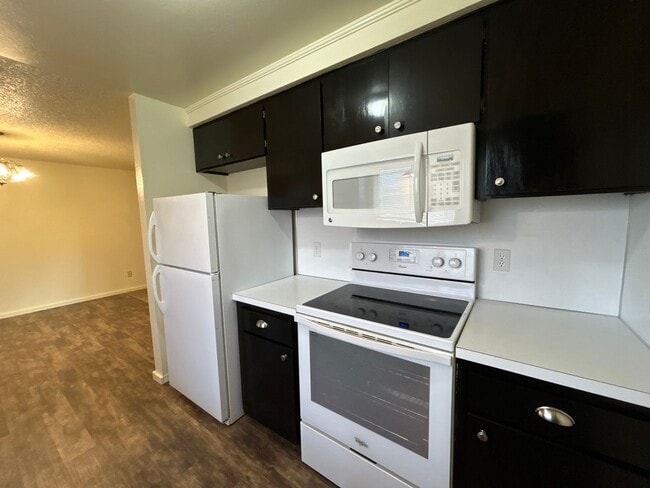 Building Photo - 3 Bedroom / 1 Bathroom home in Metolius