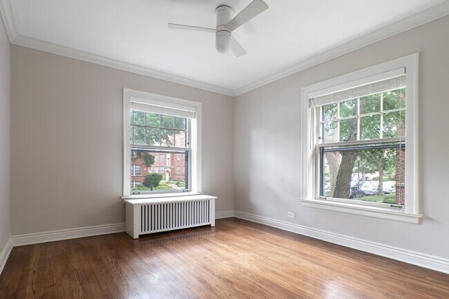 Building Photo - 732 Hinman Ave