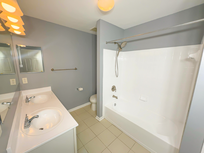 Building Photo - 1632 Briarview Ct