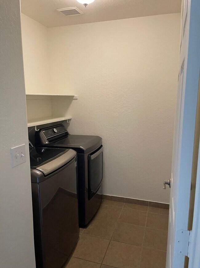 Building Photo - Superstition Springs 4 bedroom/3 baths w/ PRIVATE POOL