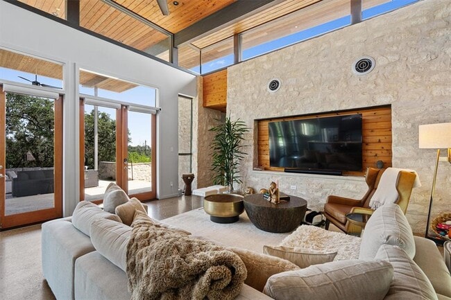 Building Photo - 1302 Socorro Dr