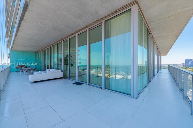 Building Photo - 2669 S Bayshore Dr