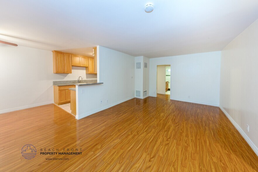 Building Photo - 740 S St Andrews Pl