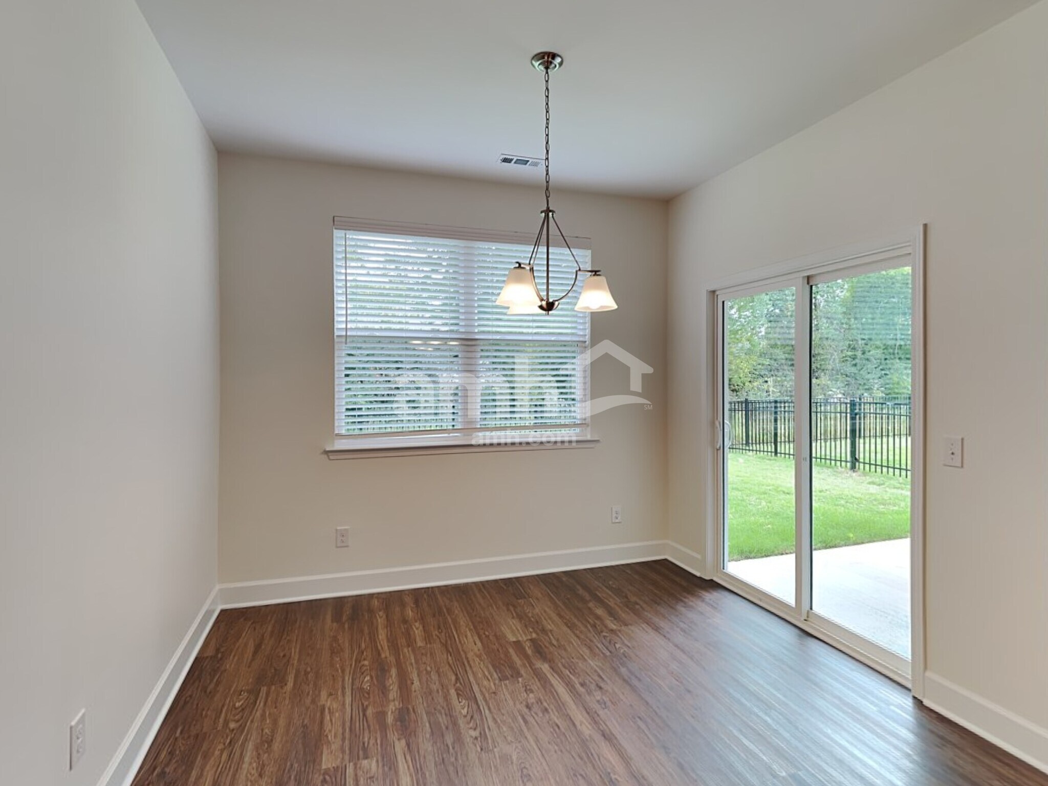 Building Photo - 3102 Esquire Dr