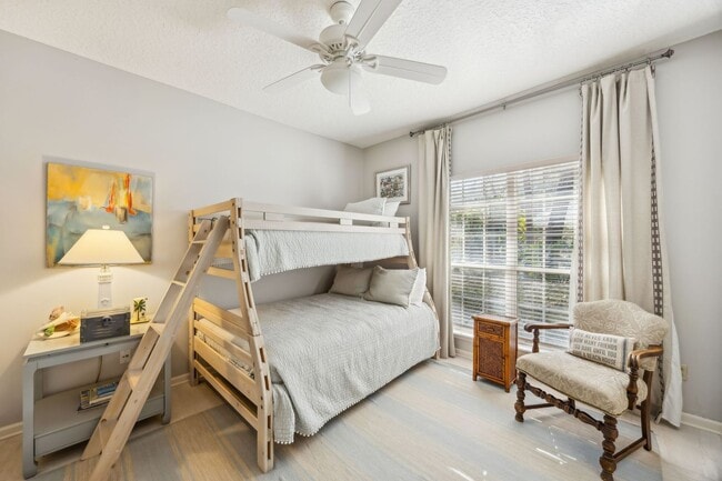 Building Photo - Ocean Village, 3 bed, 2 bath, FULLY furnished home! Walk to the Beach!