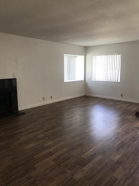 Living room - 8032 Trask Ave