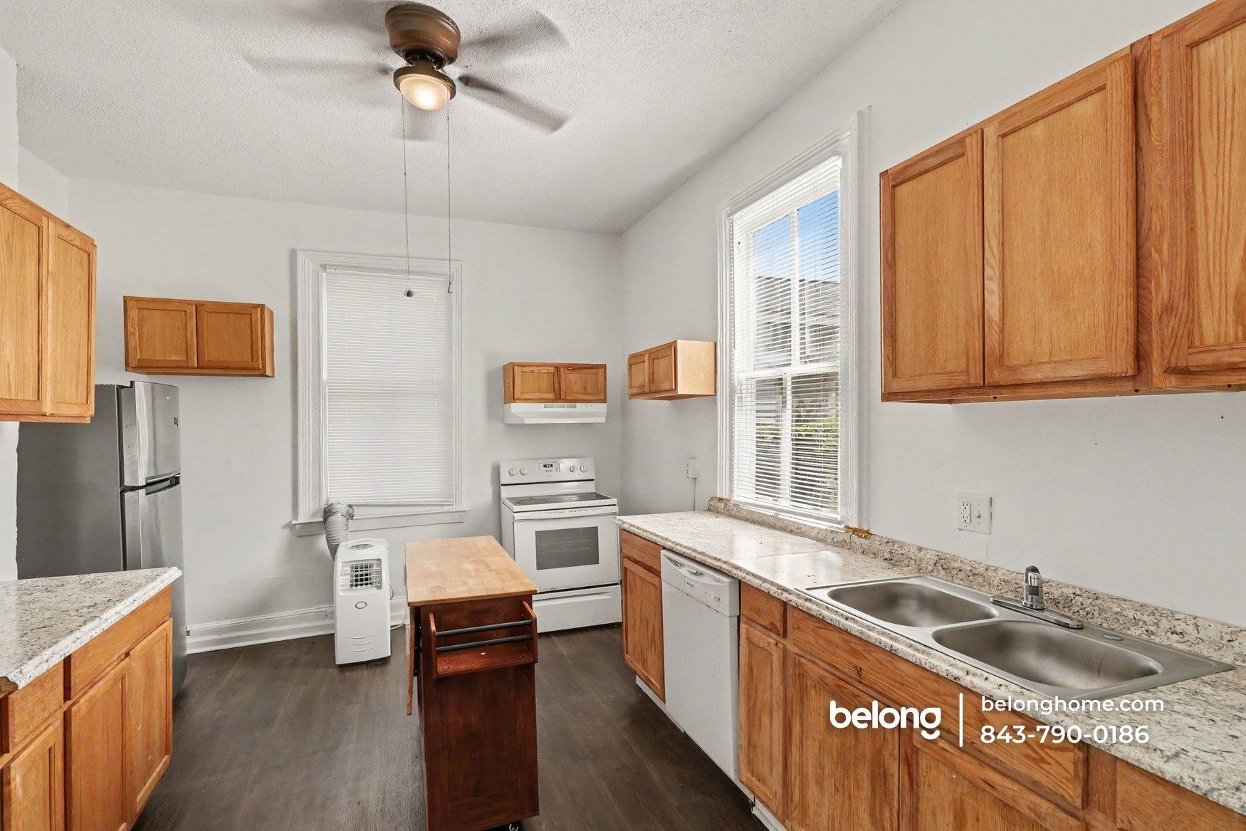 Building Photo - 914 Beman St
