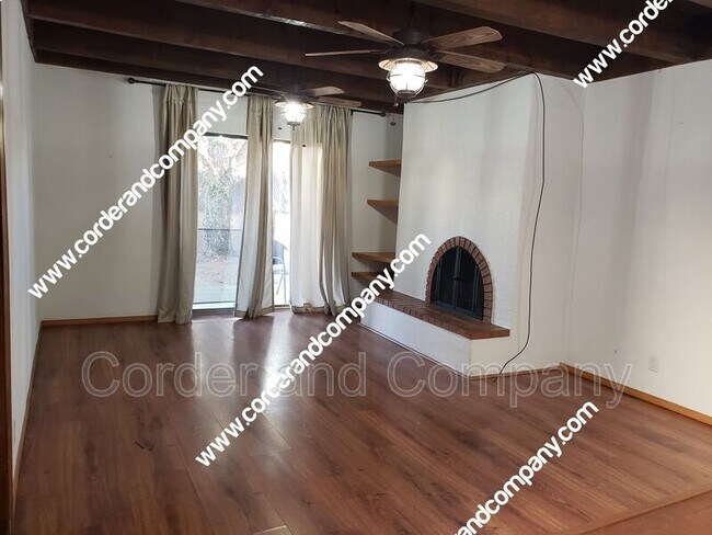 Building Photo - 821 Live Oak Rd NE