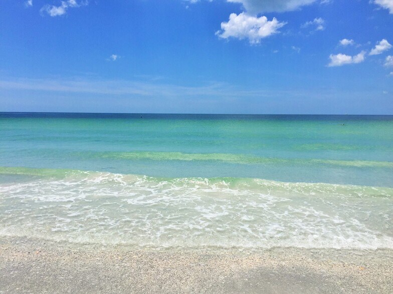 5 minutes to Indian Rocks Beach - 1444 1st St SW