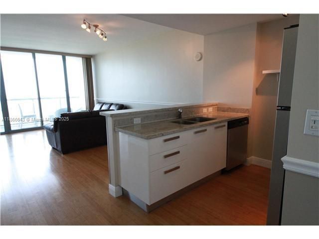 Building Photo - 601 NE 36th St