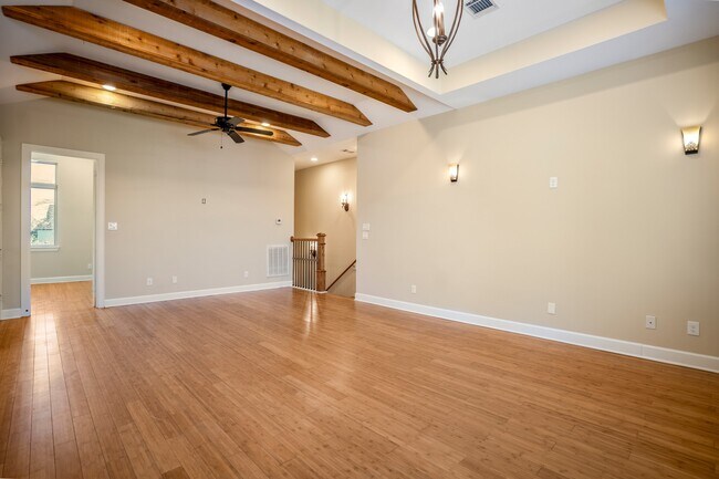 Building Photo - 104 Estelle St