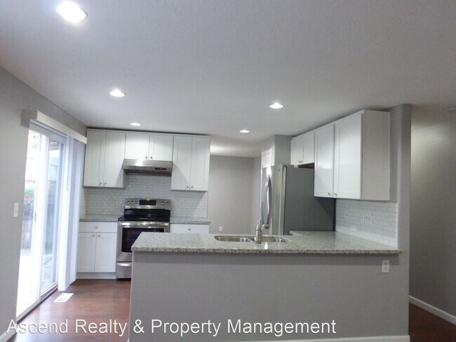 Building Photo - 4 br, 2.5 bath House - 18860 SW Christophe...