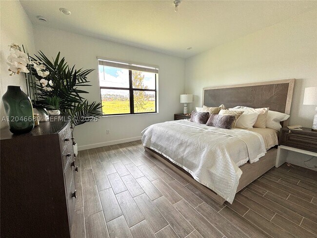 Building Photo - 10660 Wilgrove 10660