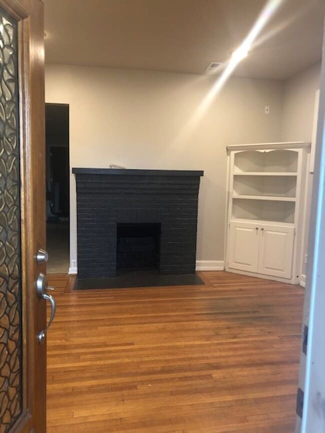 Building Photo - 810 Chestnut St