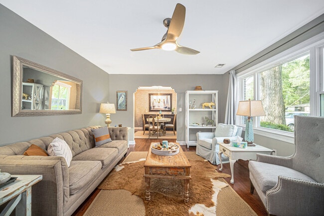 Building Photo - 5112 Victoria Ave