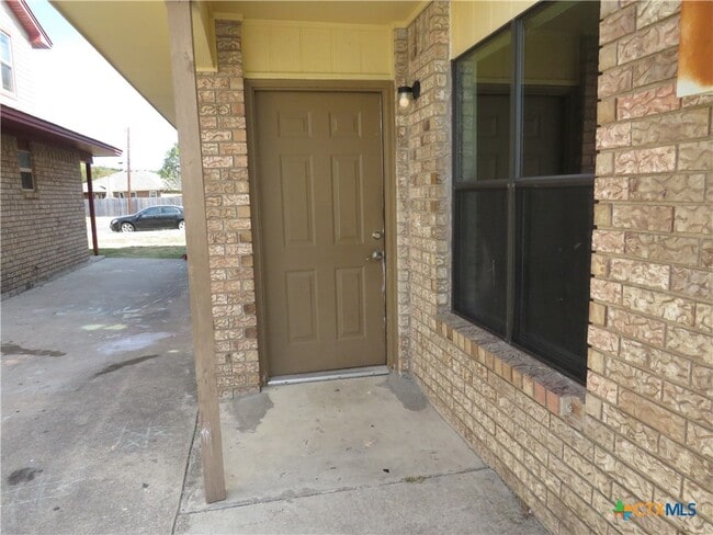 Primary Photo - 1807 Cedarhill Dr