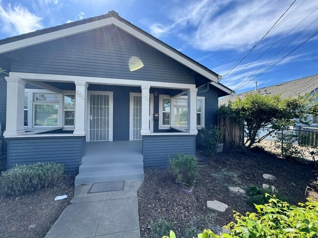 Building Photo - 961 S 7th St