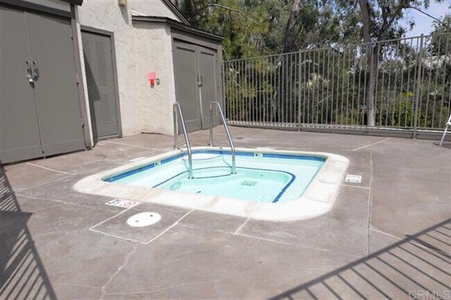 Building Photo - Spacious 1 Bedroom Parkway Pointe Condo!