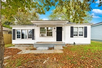 Building Photo - 1913 NW Baldwin Ave