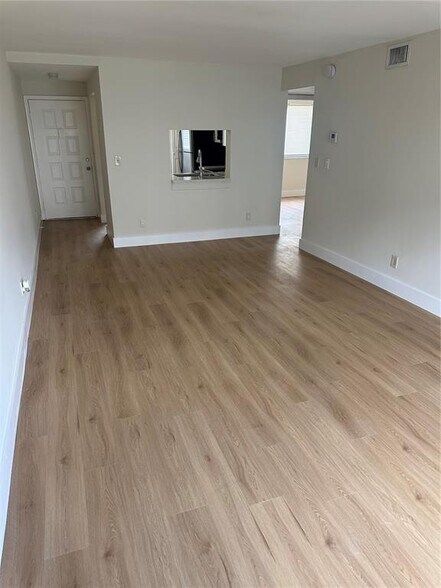 Building Photo - 130 NW 60th Ave