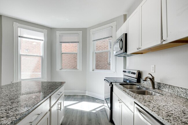 Building Photo - 2902 Barton Ave