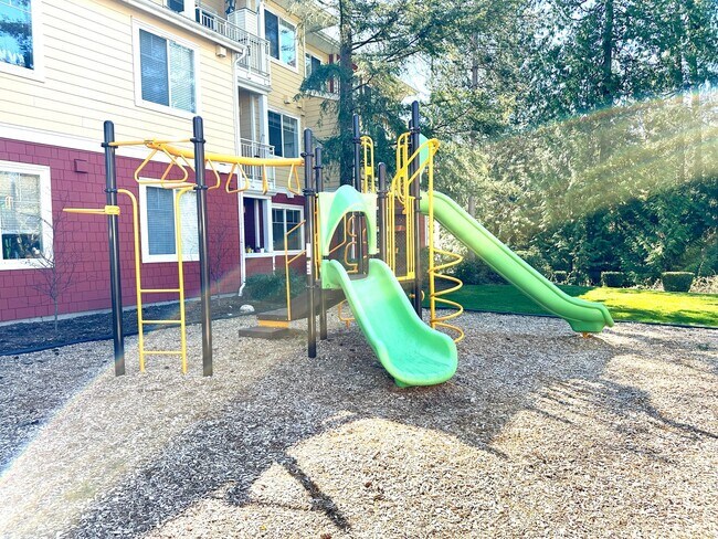 Building Photo - 3bd/2.5ba Sammamish Townhouse