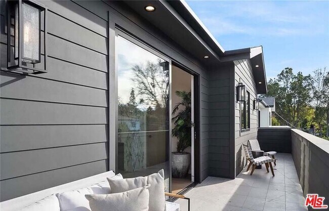 Building Photo - 4453 Gentry Ave