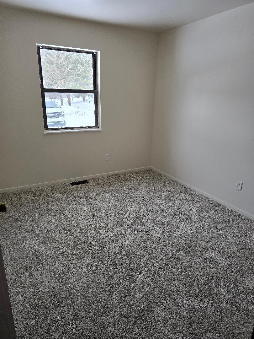 Building Photo - 3520 Oak Tree Dr