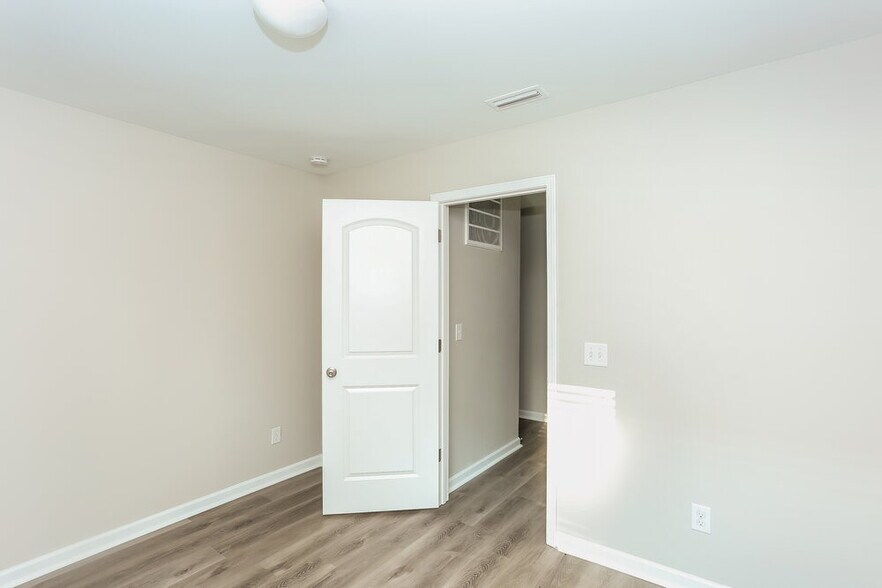 Building Photo - 3967 Tersk Dr