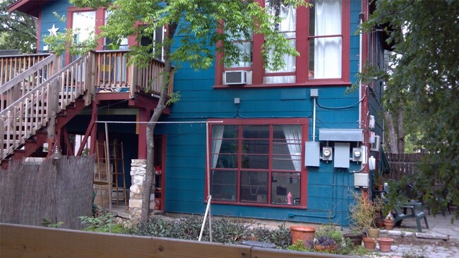 Building Photo - 3404 1/2 Grooms St-
