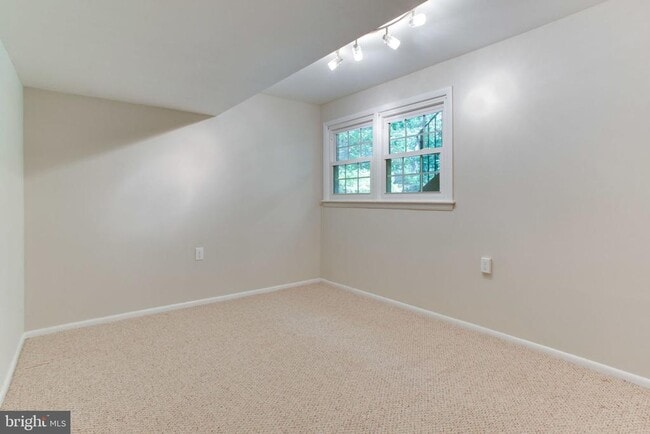 Building Photo - 9112 Santayana Dr