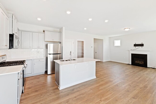 Building Photo - 413 Sunny Flds Dr