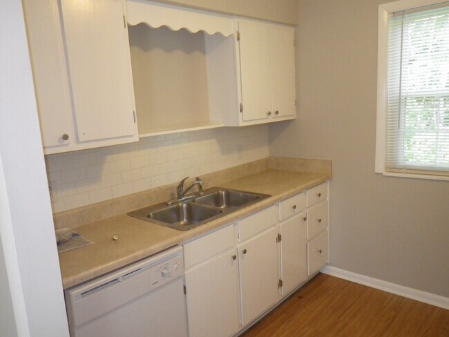 Building Photo - 422 Acklen Park Dr
