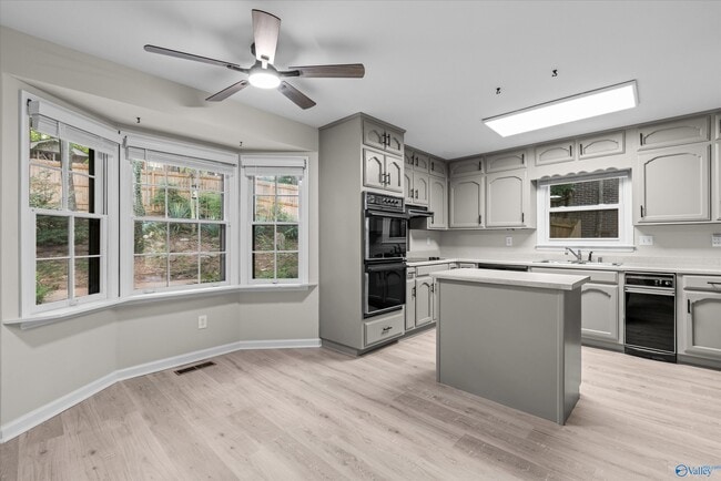 Building Photo - 1305 Hiwan Trail SE