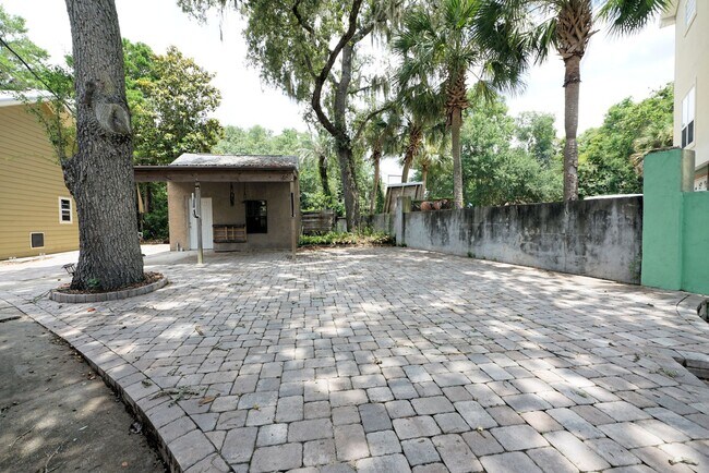 Building Photo - Waterfront in Shalimar with Dock and Lift
