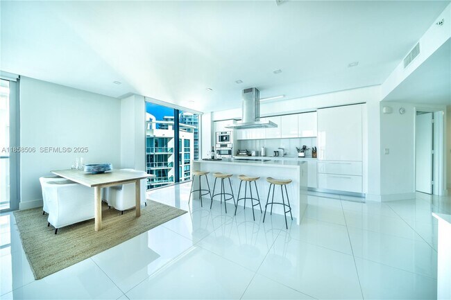 Building Photo - 300 Sunny Isles Blvd