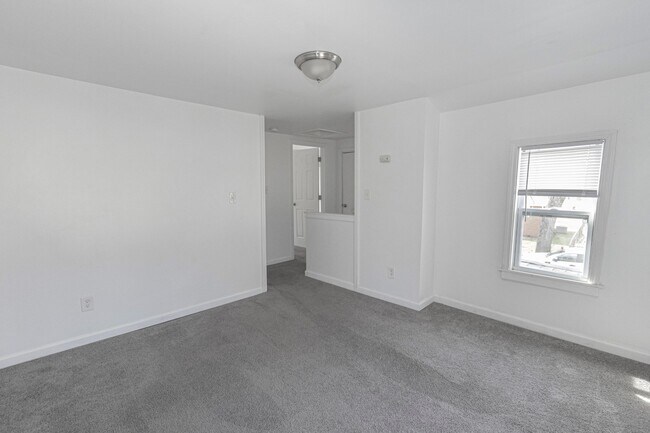 Building Photo - 125 Bell St