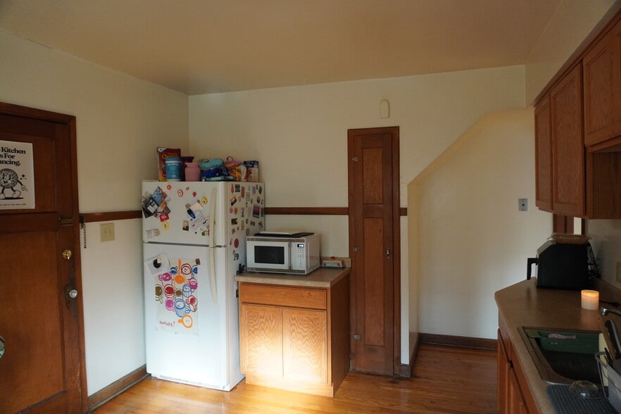 Kitchen - 2559 N Frederick Ave