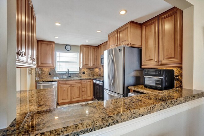 Building Photo - 3051 NE 48th St