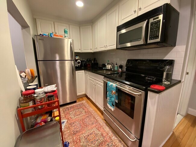 Building Photo - 511 Beacon St