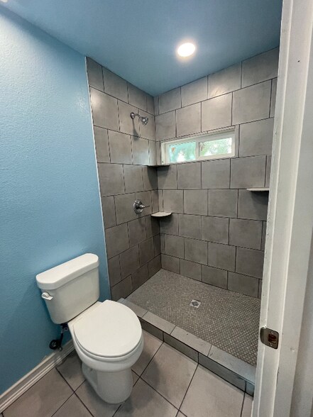 Building Photo - 2631 Canary Dr