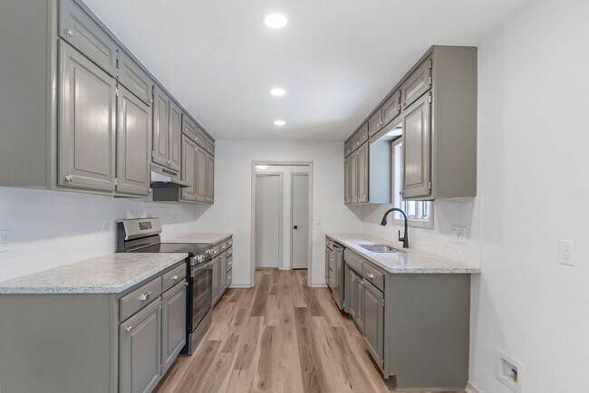 Building Photo - 39 Salen Ln