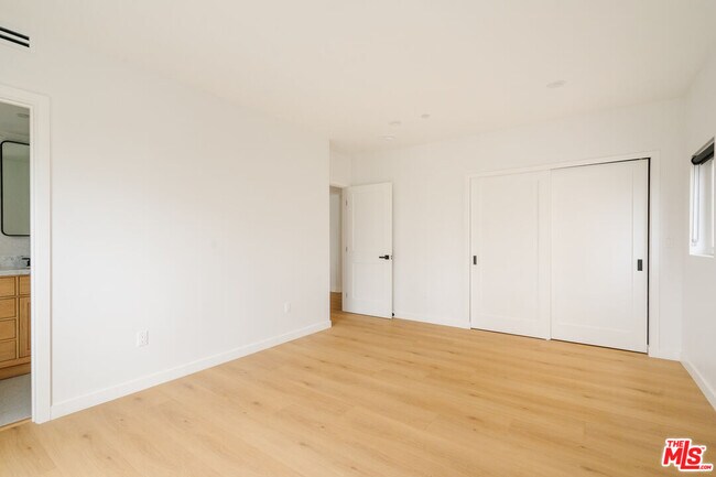 Building Photo - 1201 N McCadden Pl