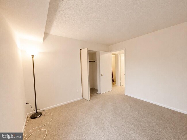 Building Photo - 10204 Bushman Dr