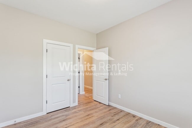 Building Photo - Brand new duplex